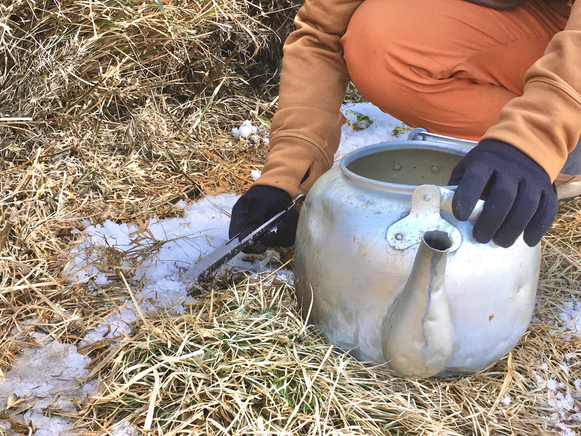 初次使用貓鏟（山友都知道這是做啥用），居然是用來鏟雪！